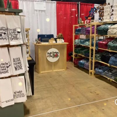 I make customized t-shirts with original designs, earrings, tea towels with funny sayings, wooden games and bookmarks, and personalized keychains.